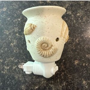 Scentsy Seashell Plug-In Shell Beach Decor Night Light Wax Warmer Retired